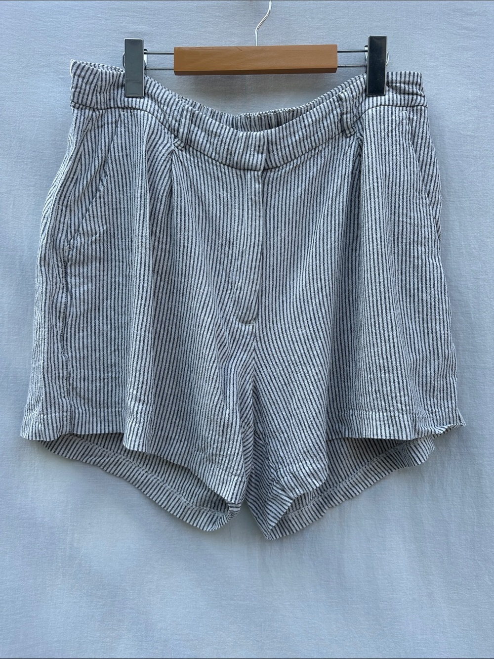 Old Navy High-Waist Striped Linen-Blend Shorts in Light Gray and White